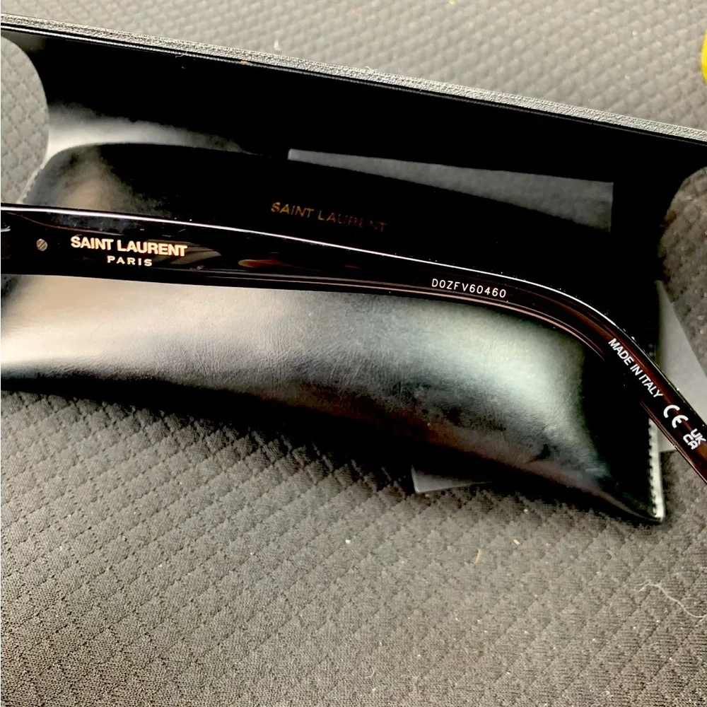 Chic Black Sunglasses - Picture 9 of 11